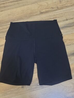 QUINCE Ultra-Form Bike 7" Shorts -Black - NWOT - M